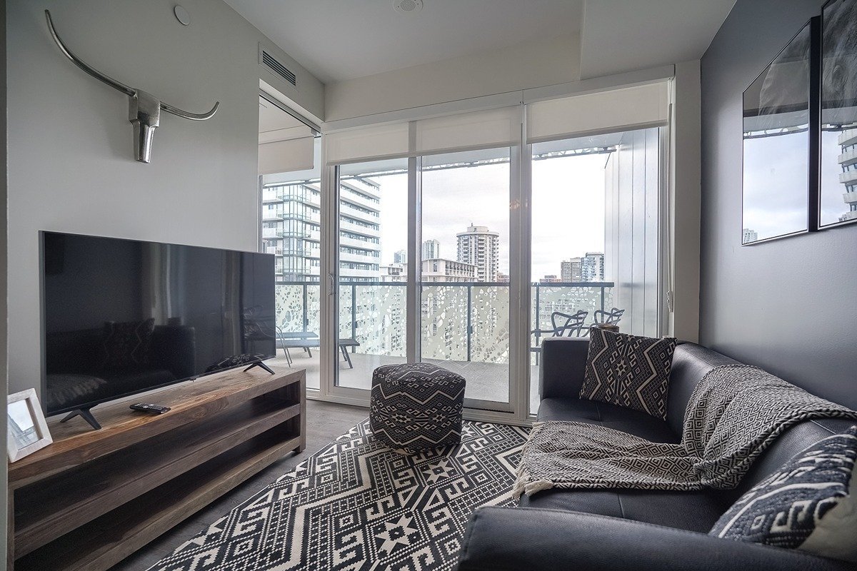 7 Grosvenor St, Toronto, Ontario 1515,  M7A2G6