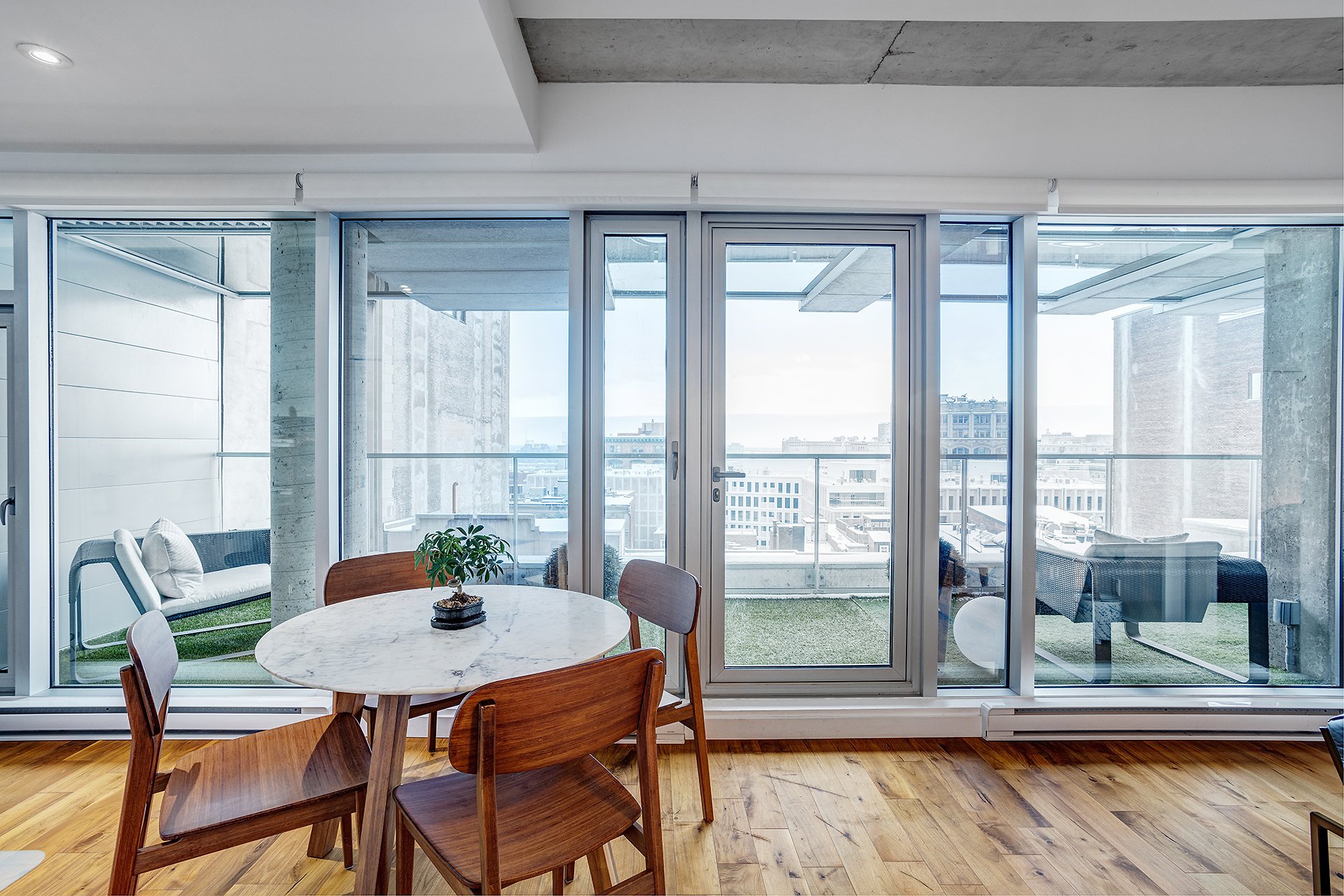 221 Rue St-Jacques 1003,  H2Y1M6