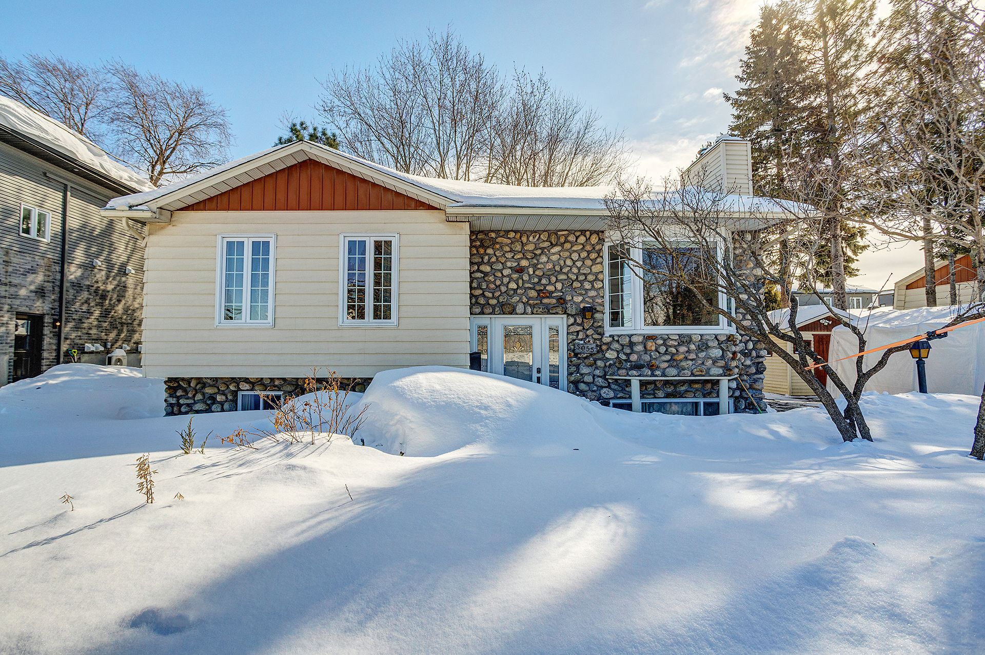 5055 Rue Cornwall ,  J3Y2S8