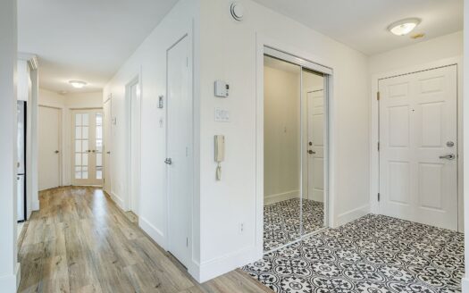 125 Rue du Boulevard 202, J5R2J3